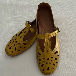 Karyoka genuine leather comfort shoes